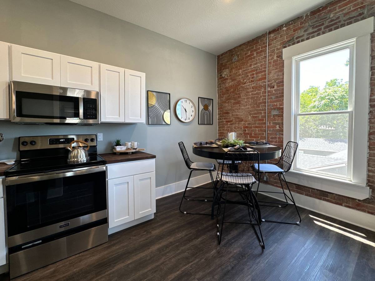 Apartment for rent at 806 S Ave, Springfield, MO 65806
