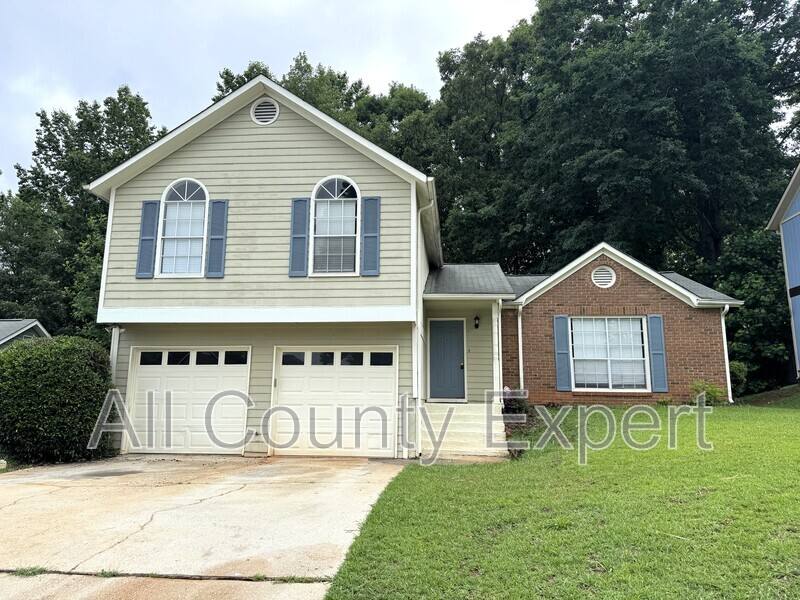House for rent at 7156 Lone Oak Way, Lithonia, GA 30058