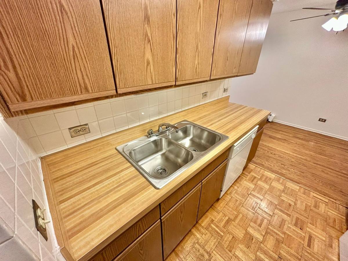 Apartment for rent at 531 W Deming, Chicago, IL 60614