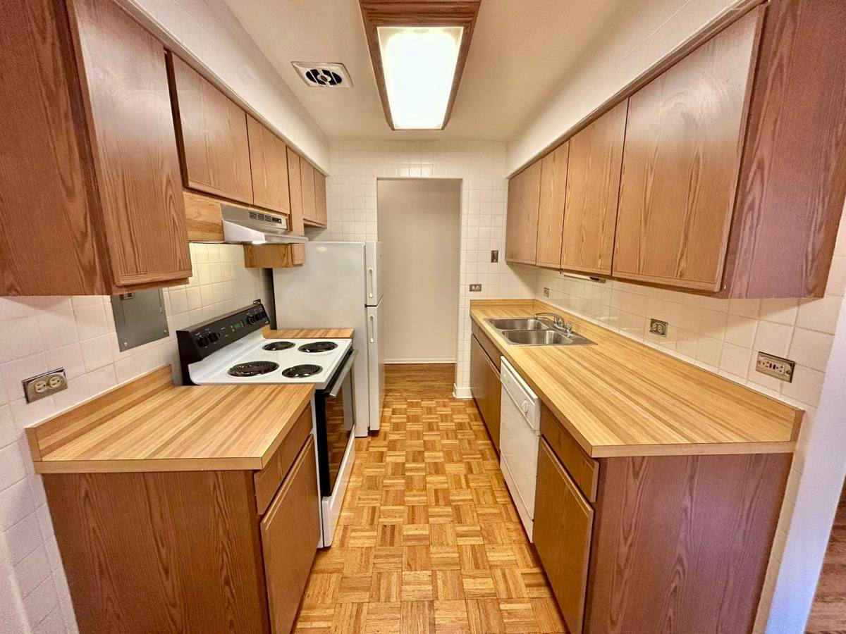 Apartment for rent at 531 W Deming, Chicago, IL 60614