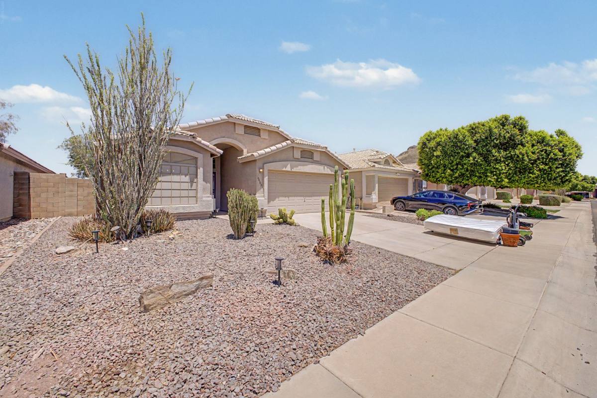 House for rent at 6602 W Desert Hollow Dr, Phoenix, AZ 85083