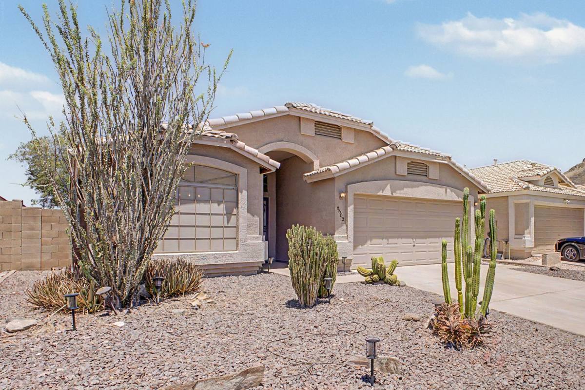 House for rent at 6602 W Desert Hollow Dr, Phoenix, AZ 85083