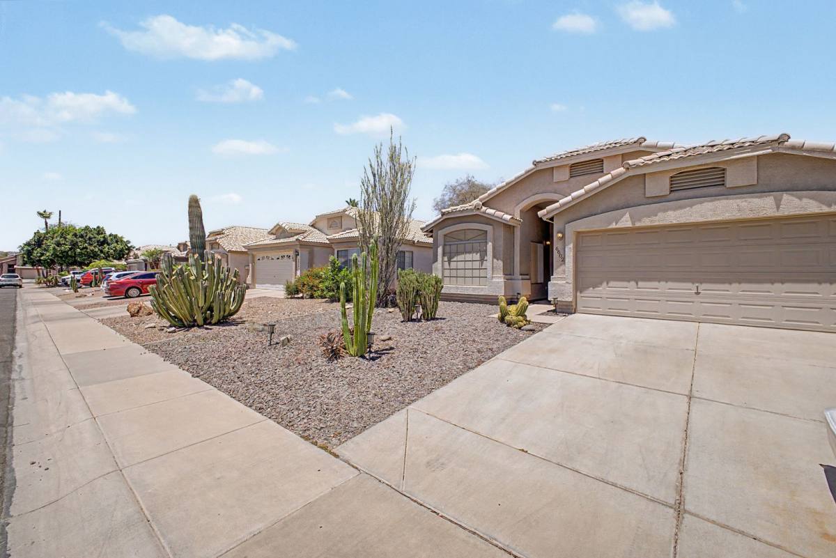 House for rent at 6602 W Desert Hollow Dr, Phoenix, AZ 85083