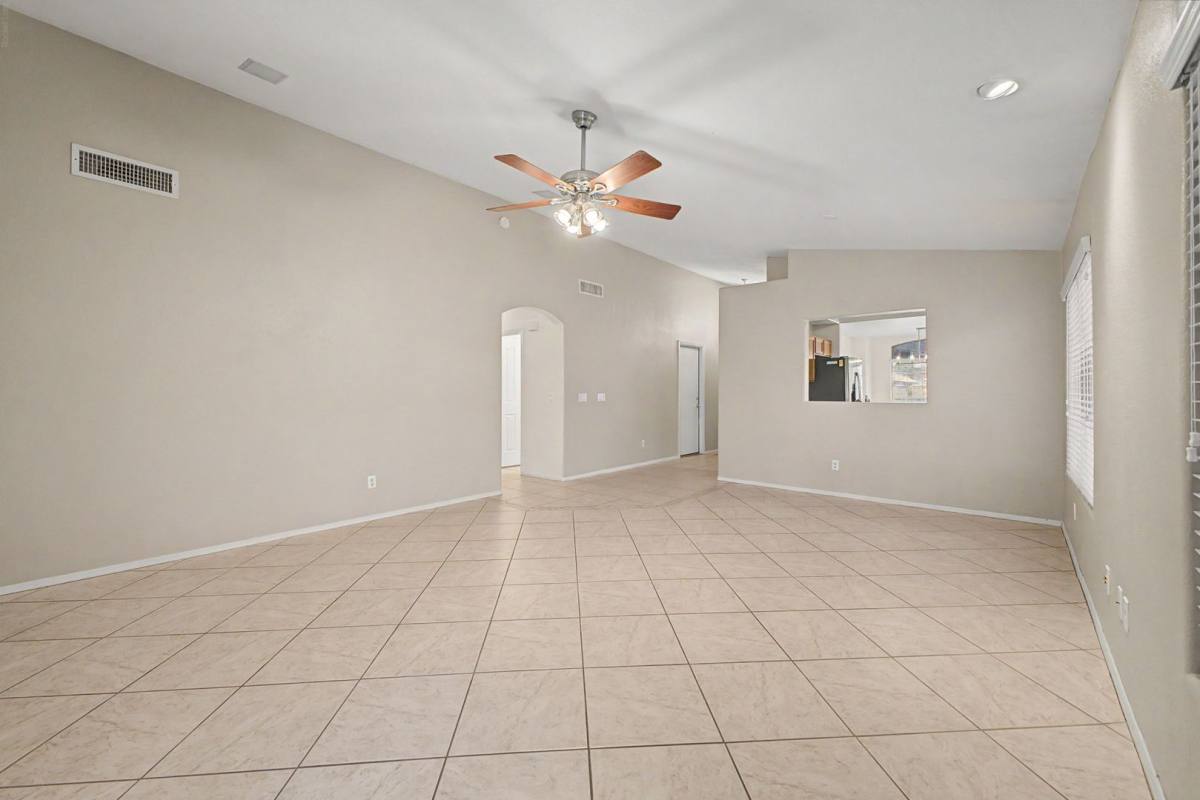 House for rent at 6602 W Desert Hollow Dr, Phoenix, AZ 85083