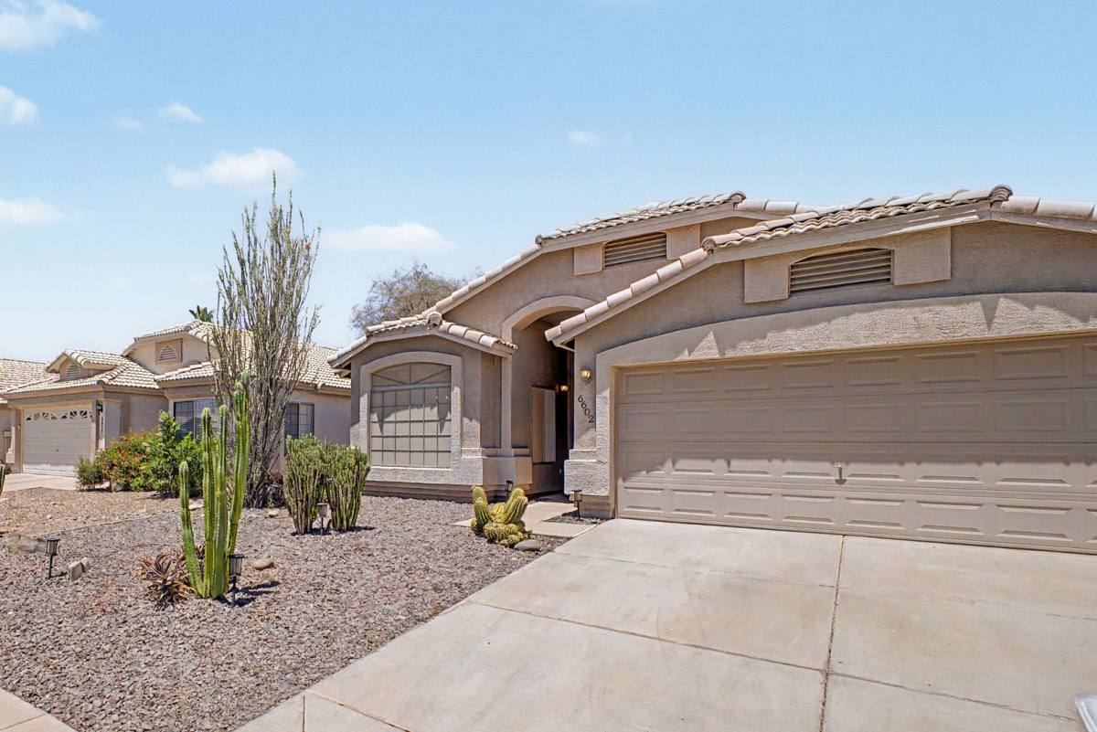 House for rent at 6602 W Desert Hollow Dr, Phoenix, AZ 85083