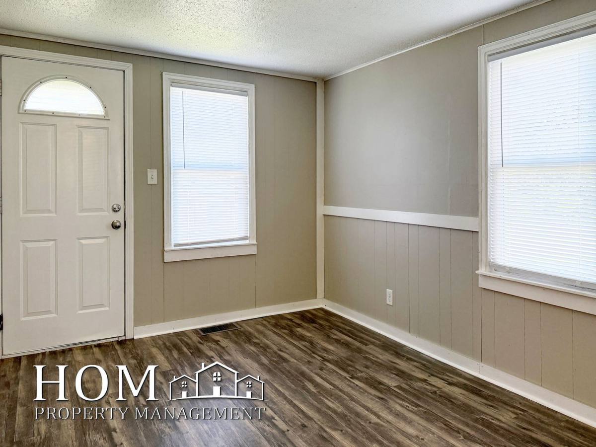 House for rent at 1611 5th Ave, Mankato, MN 56001
