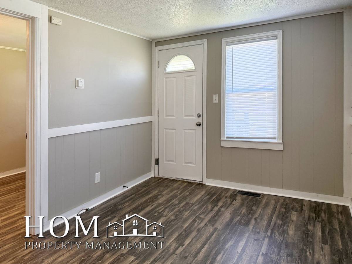House for rent at 1611 5th Ave, Mankato, MN 56001