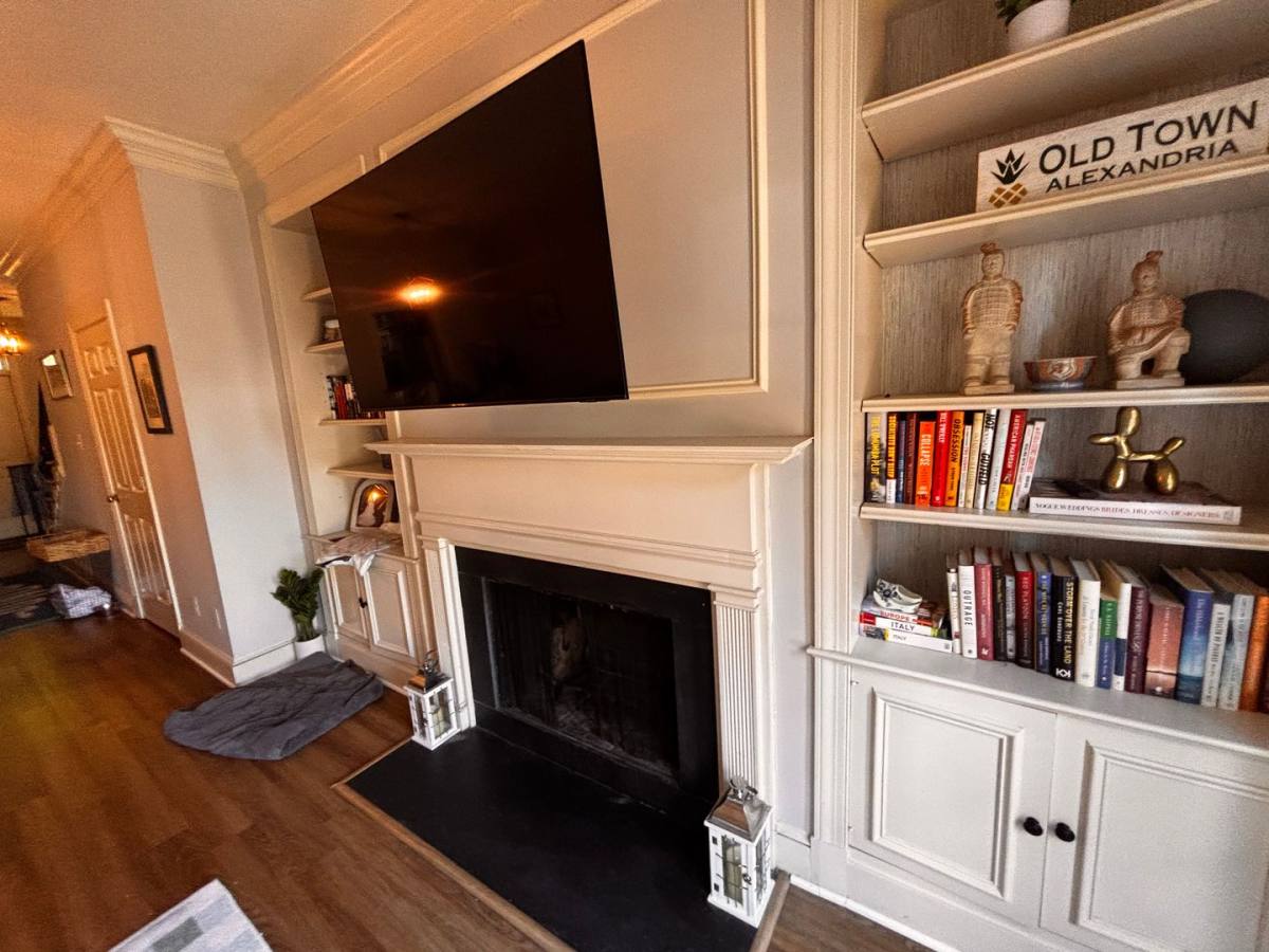 Townhouse for rent at 211 Oronoco St, Alexandria, VA 22307