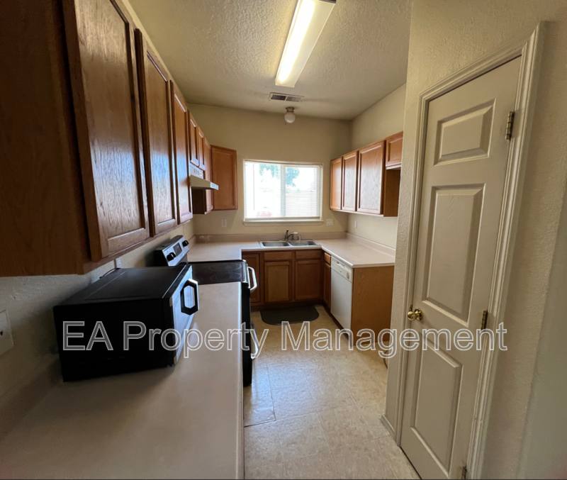 House for rent at 10316 Gutierrez Rd NE, Albuquerque, NM 87111