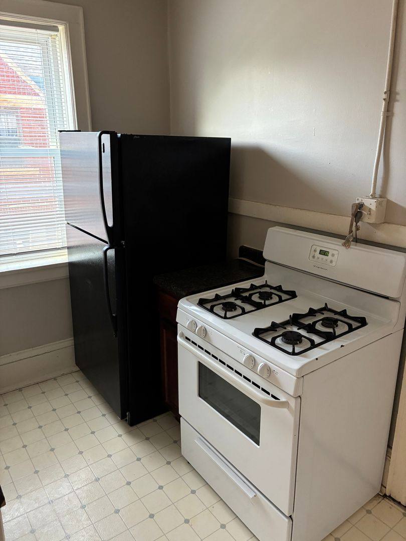 Townhouse for rent at 2118 Dupont Ave S, Minneapolis, MN 55405
