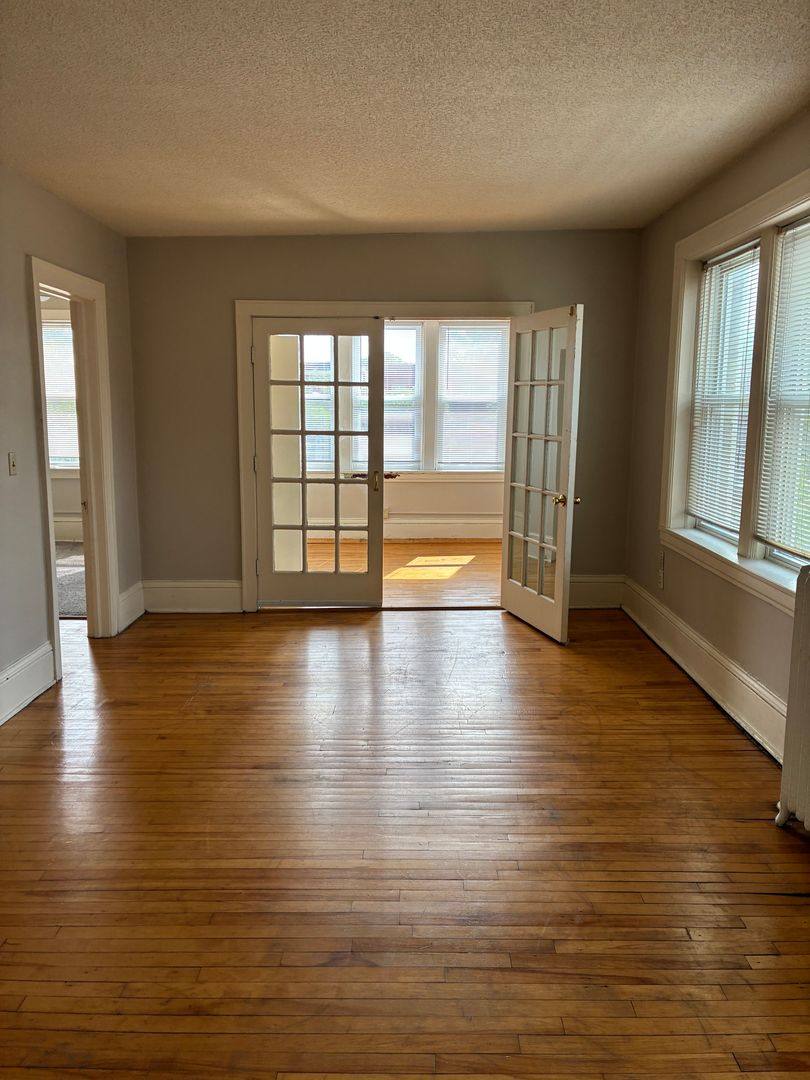 Townhouse for rent at 2118 Dupont Ave S, Minneapolis, MN 55405