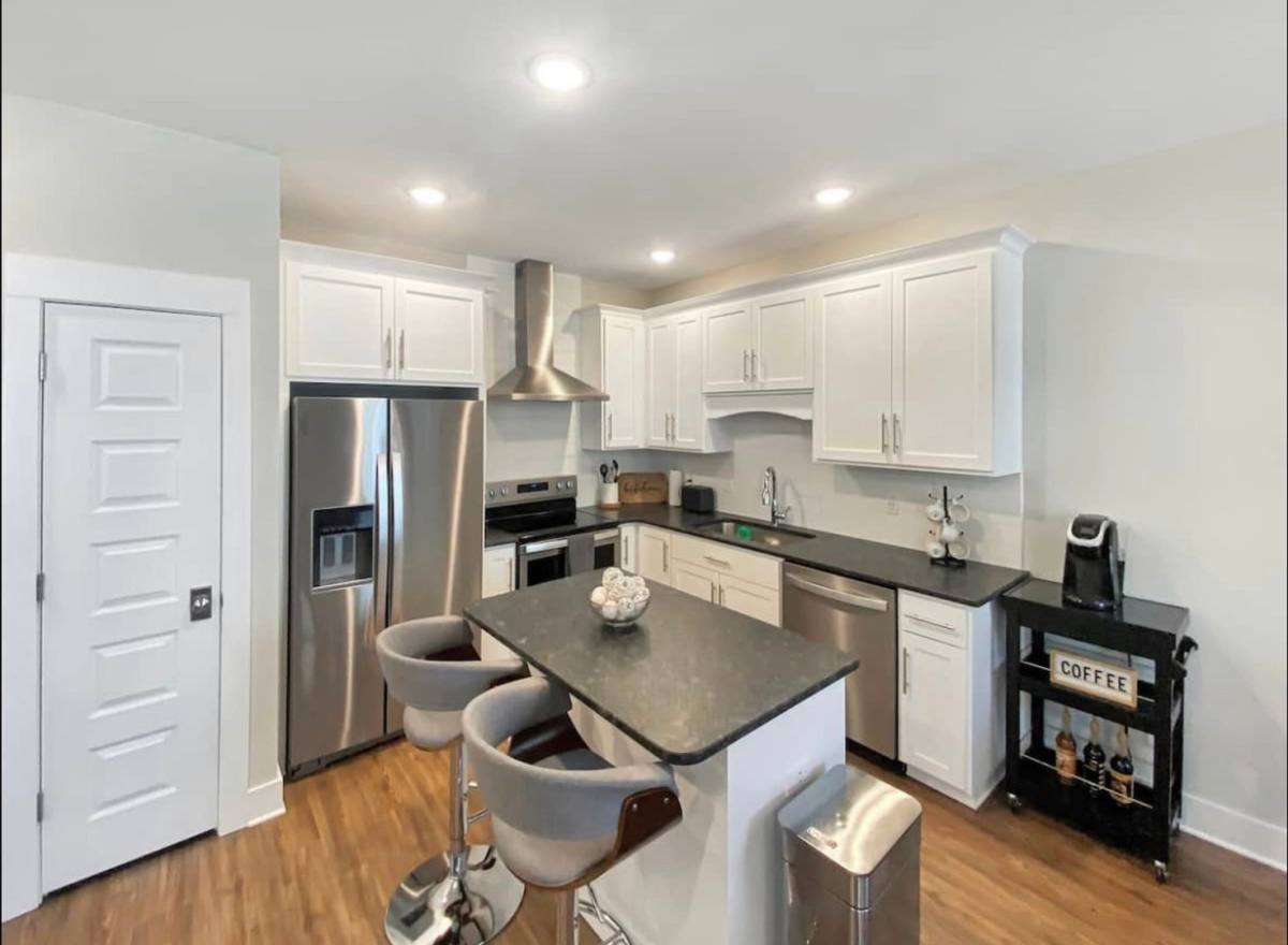 Townhouse for rent at 218 N De Villiers St, Pensacola, FL 32502