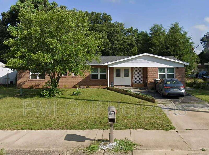 House for rent at 6606 Hampton Rd, Pensacola, FL 32505