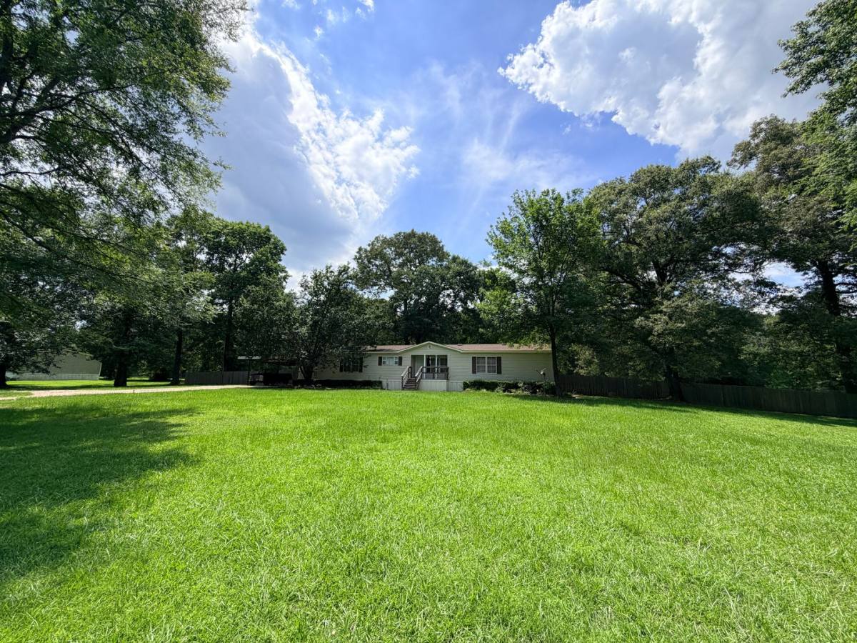 House for rent at 7810 W Lakeshore, Shreveport, LA 71107