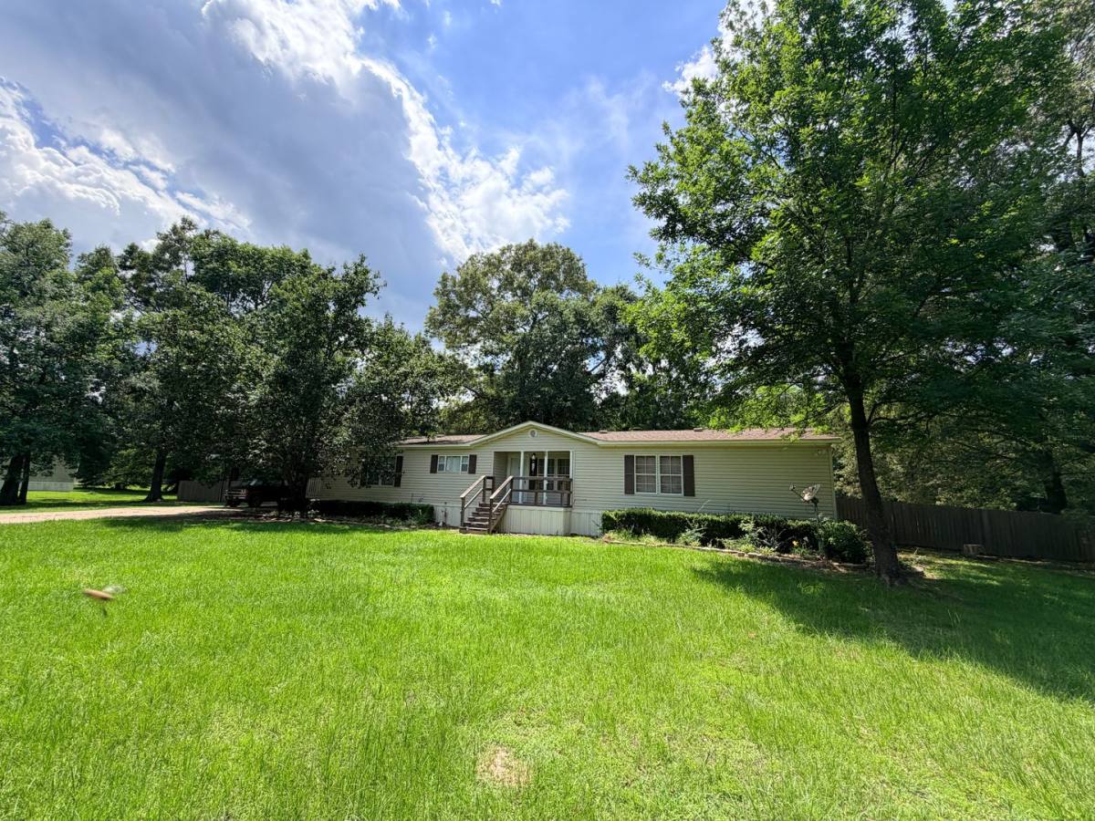 House for rent at 7810 W Lakeshore, Shreveport, LA 71107