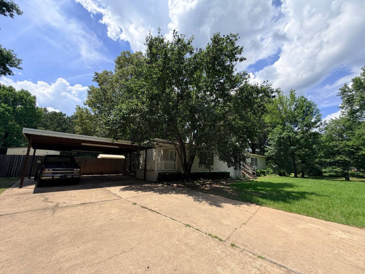 House for rent at 7810 W Lakeshore, Shreveport, LA 71107
