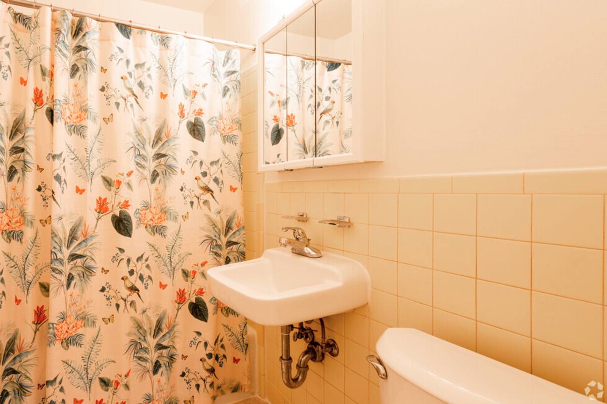 Apartment for rent at 11-21 Midland Ave, Wallington, NJ 07057