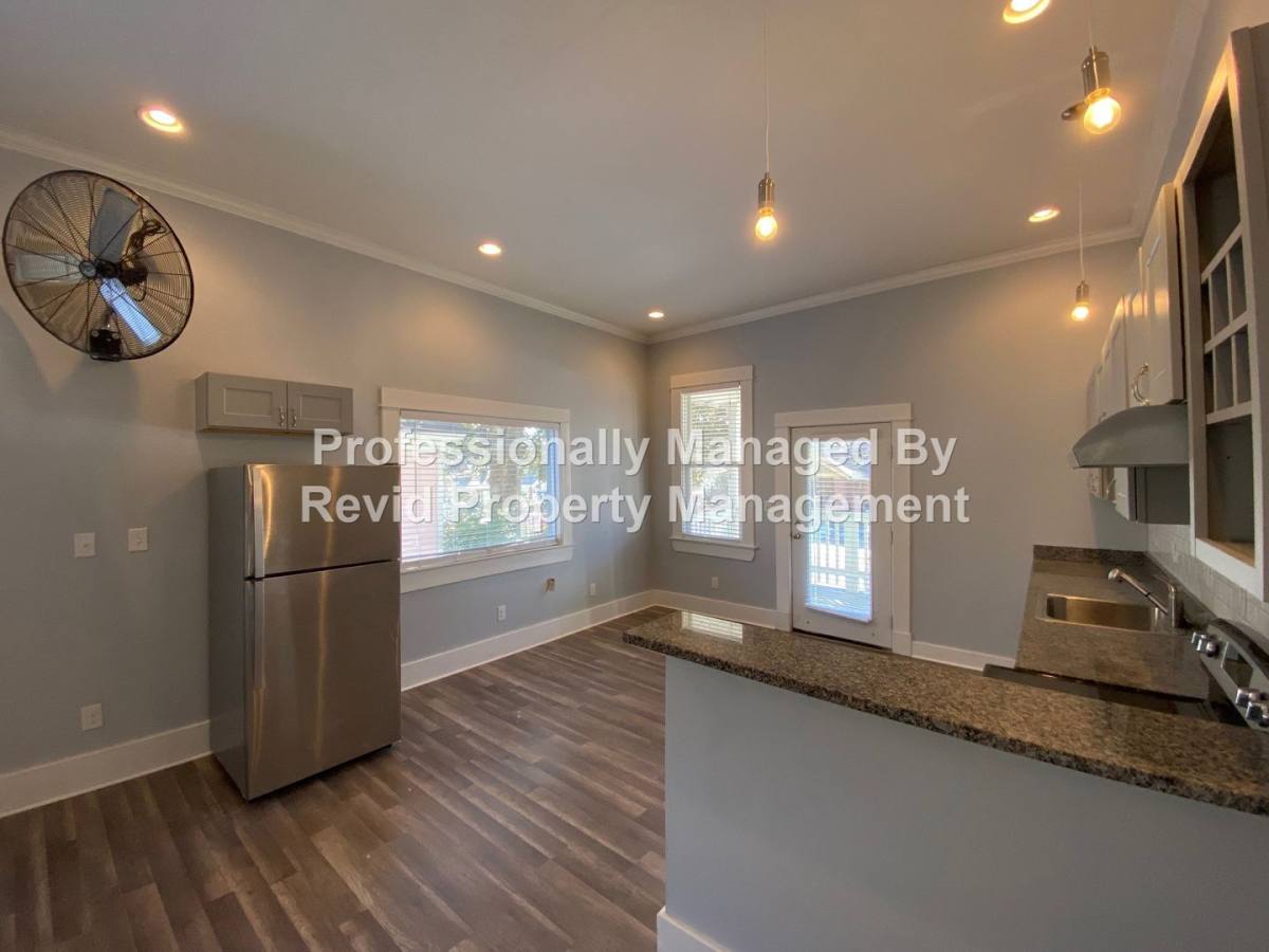 Apartment for rent at 2008 Courtland, Memphis, TN 38104