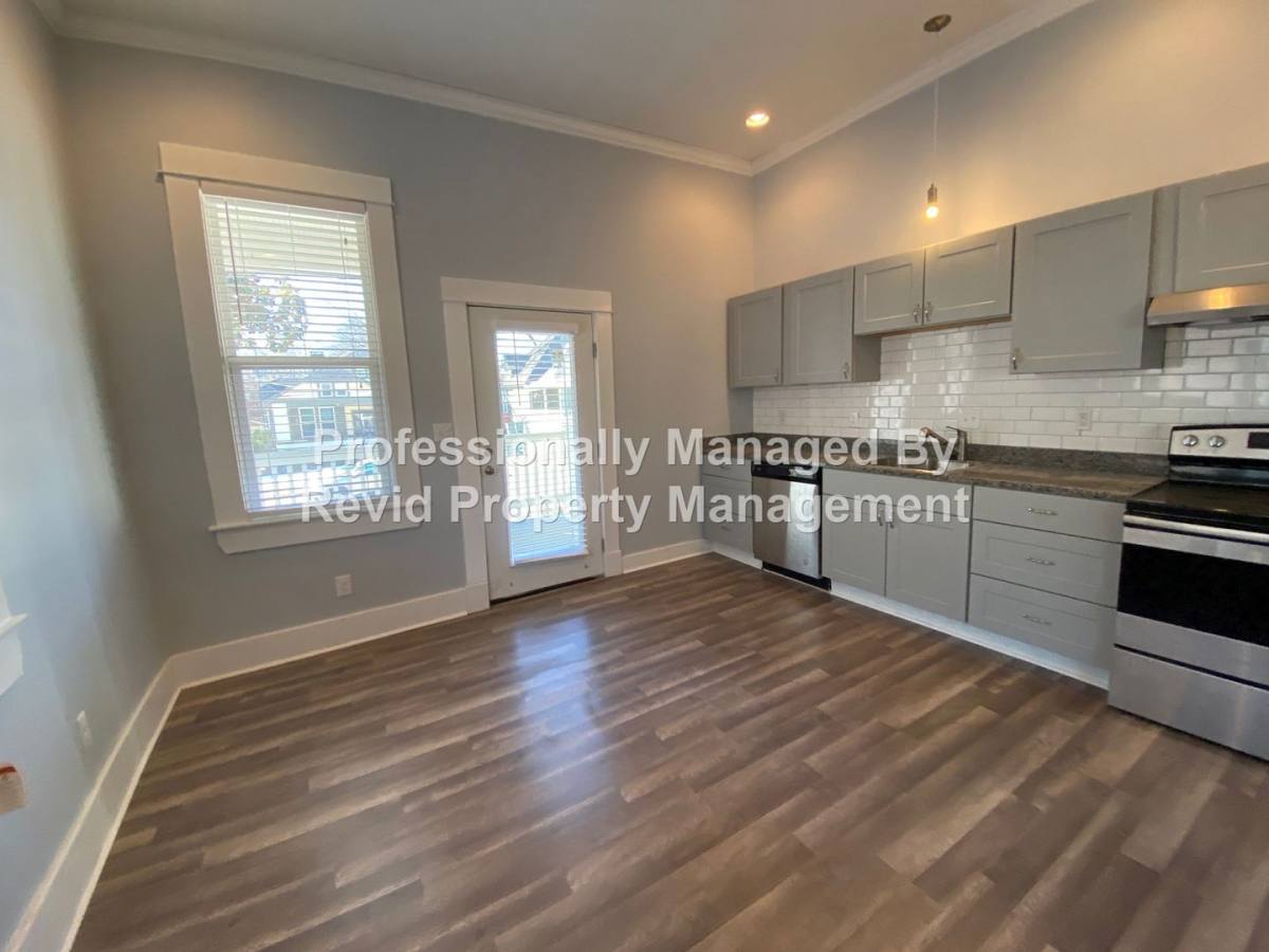 Apartment for rent at 2008 Courtland, Memphis, TN 38104