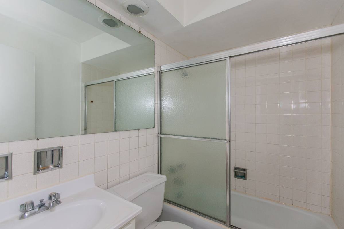 Apartment for rent at 421-31 W Barry, Chicago, IL 60657