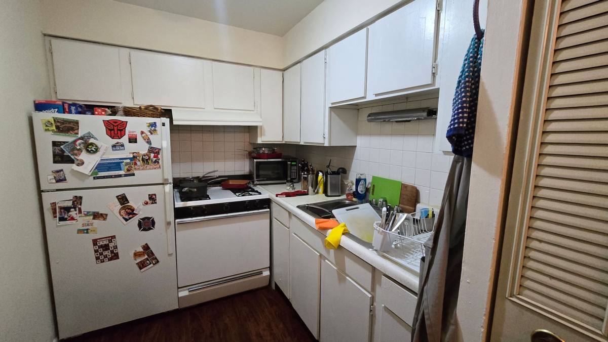 Apartment for rent at 421-31 W Barry, Chicago, IL 60657