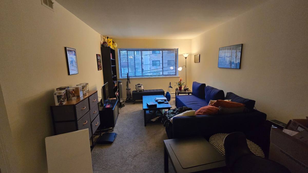 Apartment for rent at 421-31 W Barry, Chicago, IL 60657