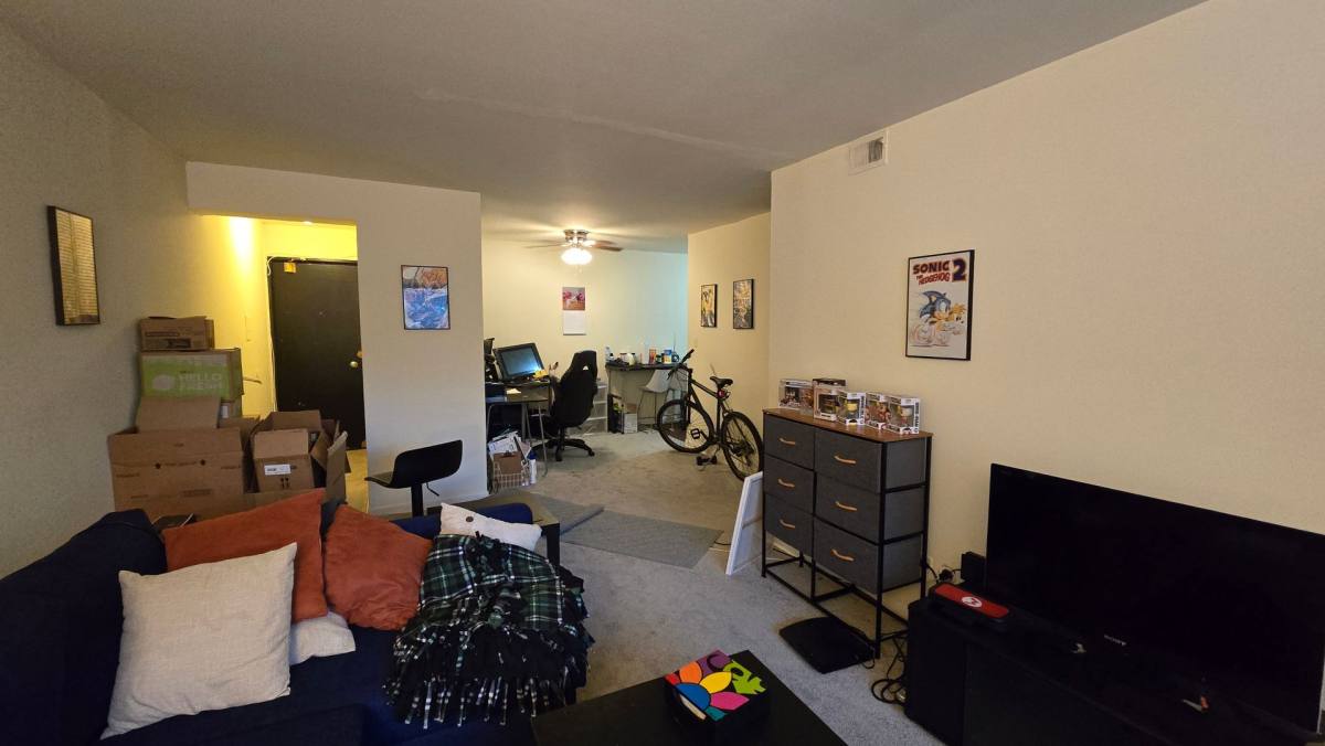 Apartment for rent at 421-31 W Barry, Chicago, IL 60657