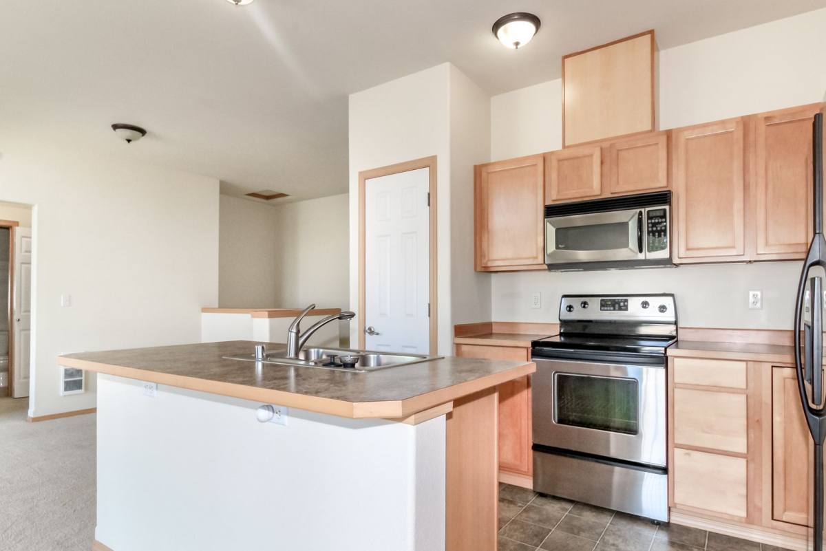 Townhouse for rent at 1272 Cooper St, Dupont, WA 98327