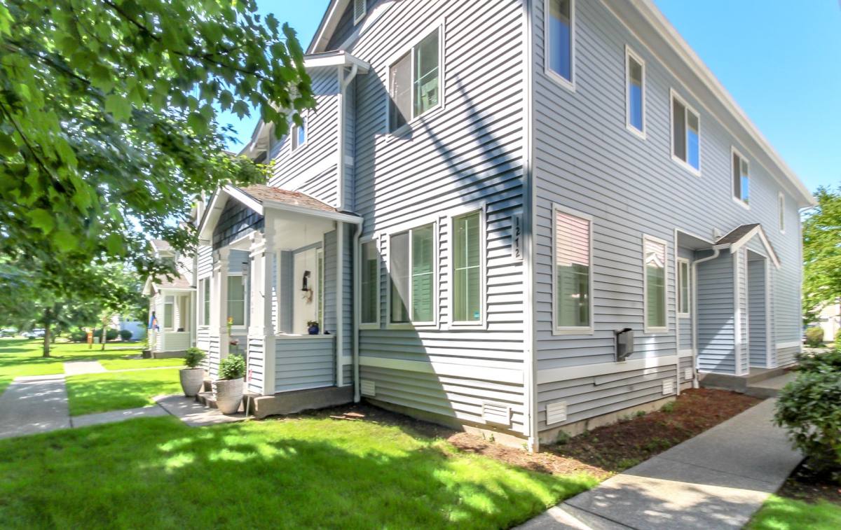 Townhouse for rent at 1272 Cooper St, Dupont, WA 98327