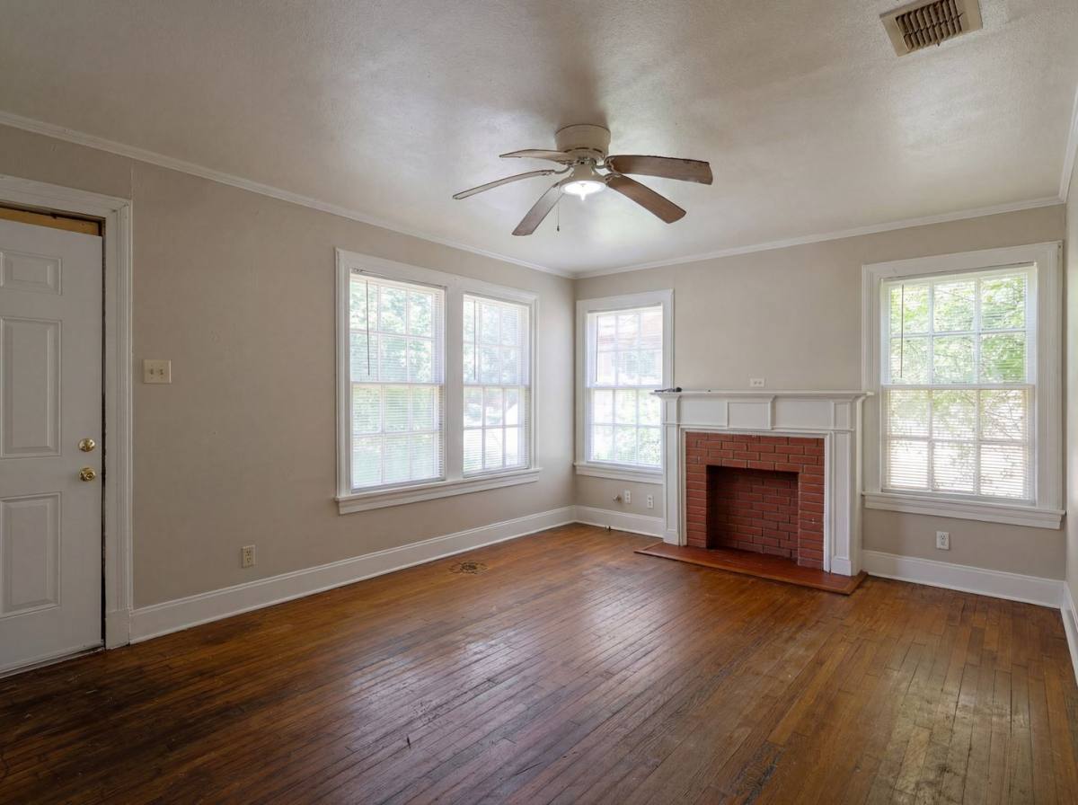 House for rent at 2811 Samford Ave, Shreveport, LA 71103