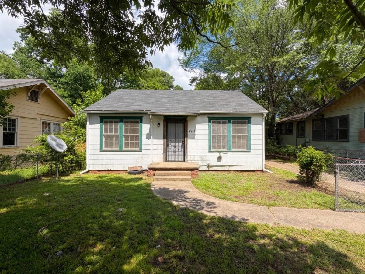 House for rent at 2811 Samford Ave, Shreveport, LA 71103