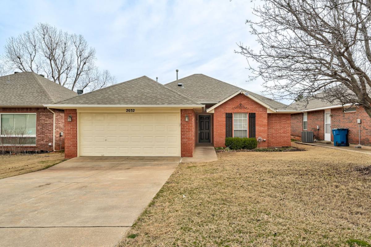 House for rent at 2032 Emerald Brook Court, Edmond, OK 73003