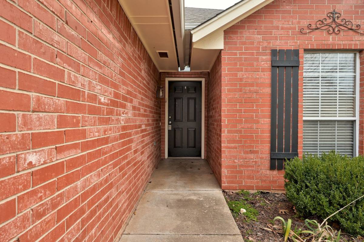 House for rent at 2032 Emerald Brook Court, Edmond, OK 73003
