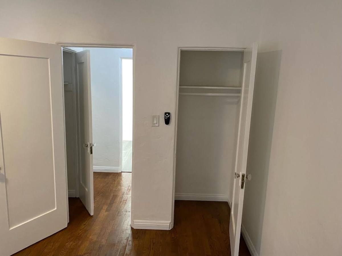 Apartment for rent at 450 S Cochran Ave, Los Angeles, CA 90036