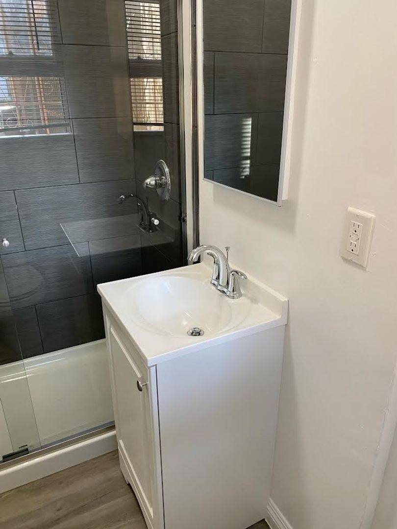 Apartment for rent at 450 S Cochran Ave, Los Angeles, CA 90036