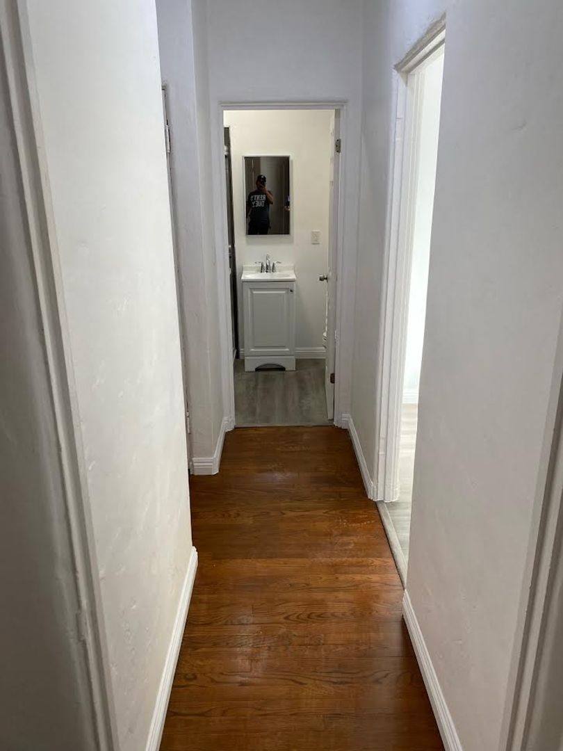 Apartment for rent at 450 S Cochran Ave, Los Angeles, CA 90036