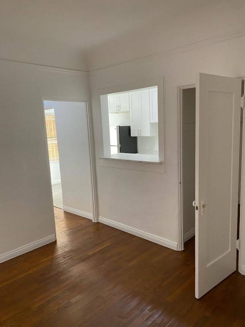 Apartment for rent at 450 S Cochran Ave, Los Angeles, CA 90036