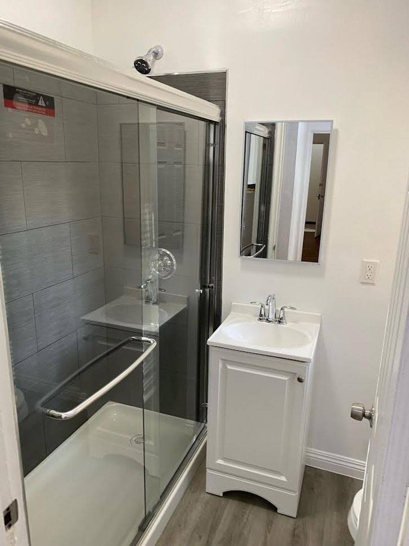 Apartment for rent at 450 S Cochran Ave, Los Angeles, CA 90036
