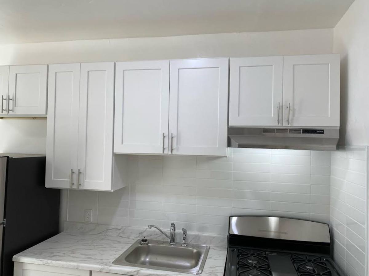 Apartment for rent at 450 S Cochran Ave, Los Angeles, CA 90036