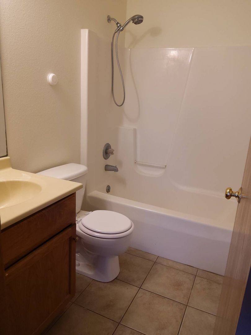 Apartment for rent at 279 Woodridge Court, Goshen, IN 46528