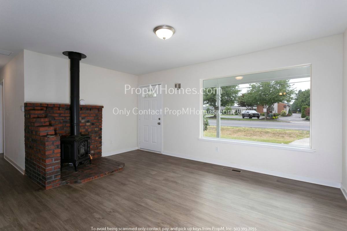 House for rent at 13400 SW Walker Rd, Beaverton, OR 97005