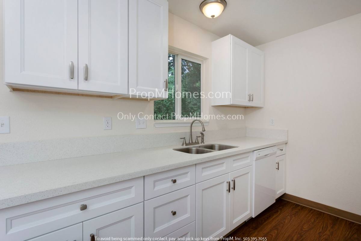 House for rent at 13400 SW Walker Rd, Beaverton, OR 97005