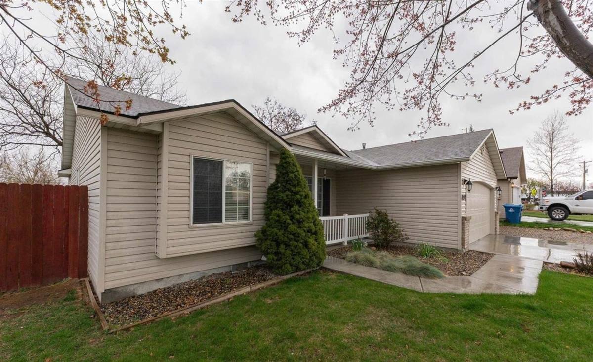 House for rent at 7034 E Canterbury Lane, Nampa, ID 83687