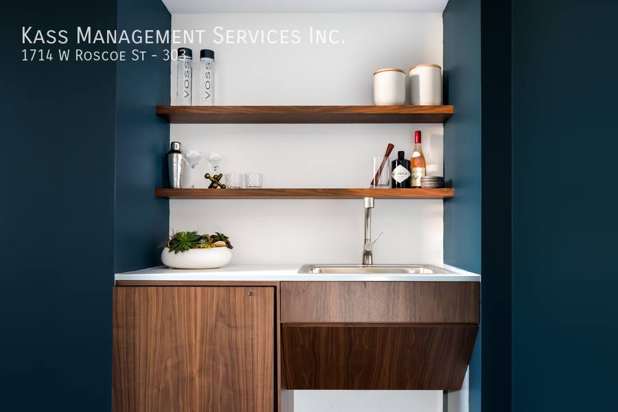 Apartment for rent at 1714 W Roscoe St, Chicago, IL 60657