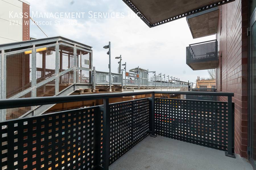 Apartment for rent at 1714 W Roscoe St, Chicago, IL 60657