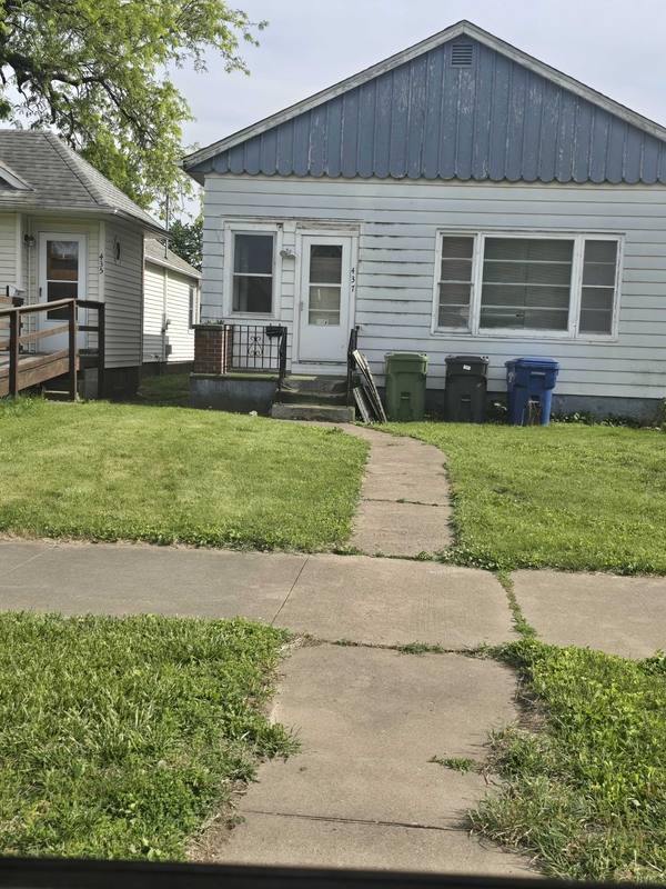 House for rent at 437 1st Ave, Clinton, IA 52732