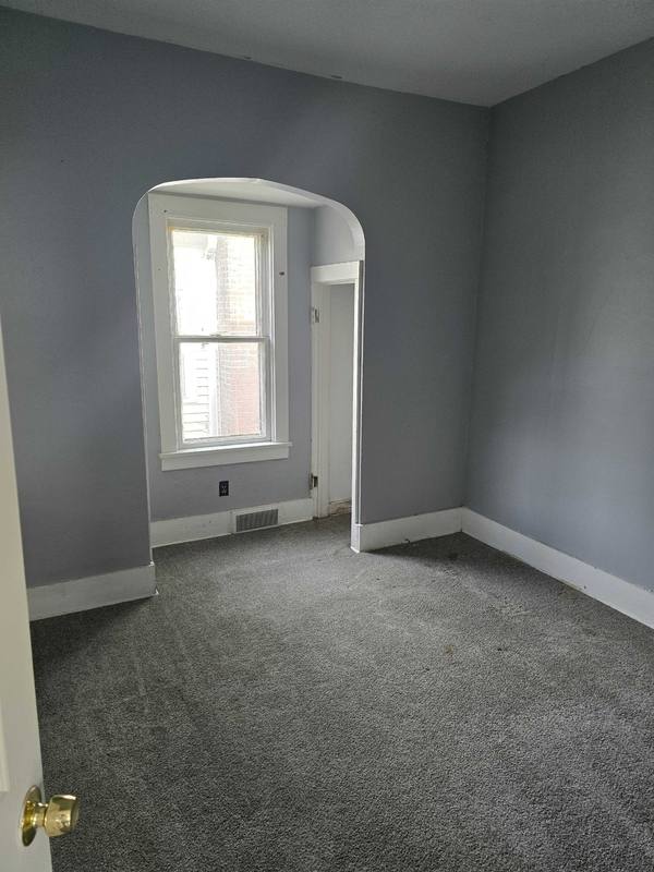 House for rent at 437 1st Ave, Clinton, IA 52732