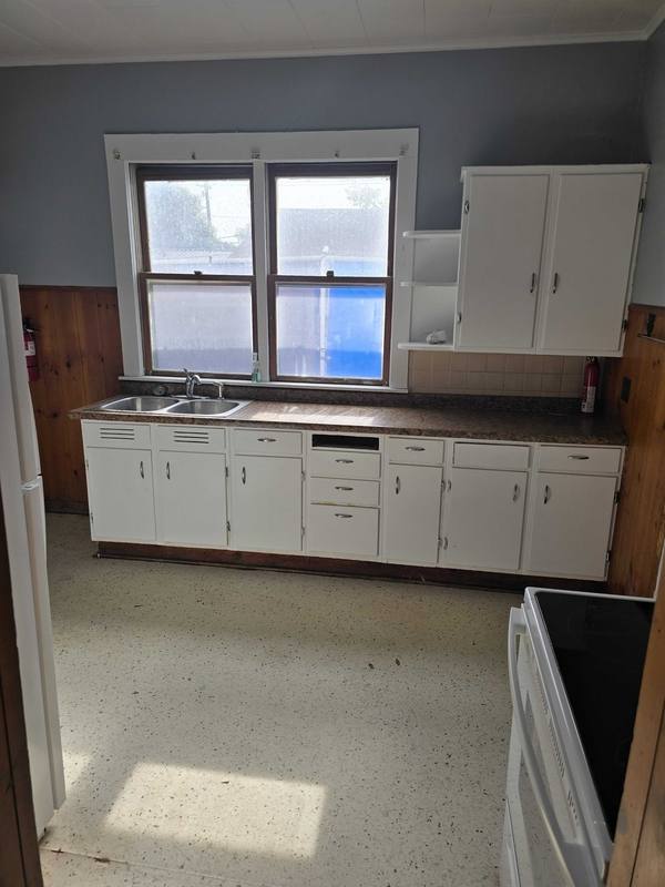 House for rent at 437 1st Ave, Clinton, IA 52732