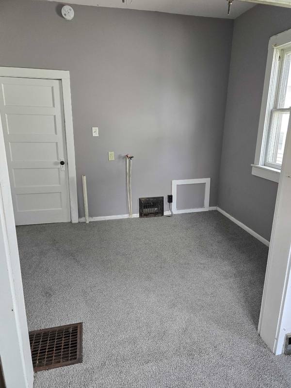 House for rent at 437 1st Ave, Clinton, IA 52732