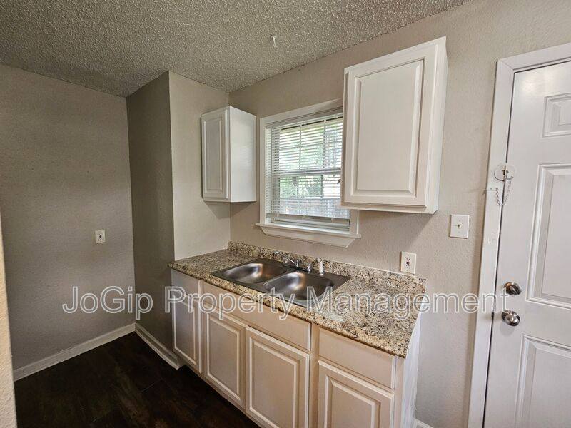 Apartment for rent at 6365 Hollis Ave, Dallas, TX 75227